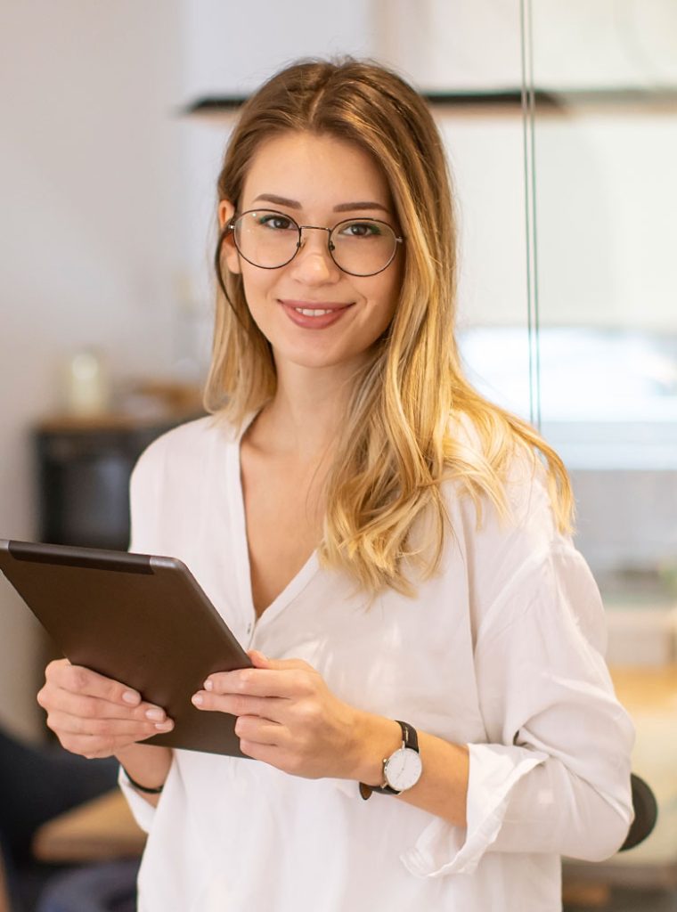 young-woman-working-with-digital-tablet-in-the-off-7FHM3FZ-1.jpg